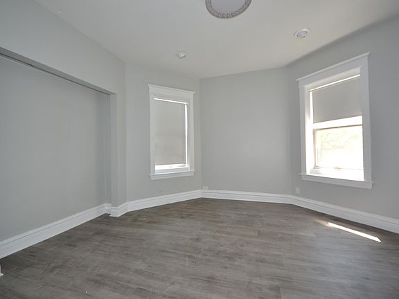 4th image of 3257 S Emerald Ave #2