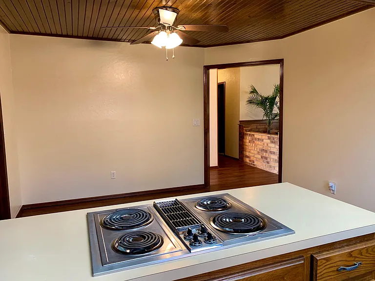 1419 Pickford Ln — Photo 17