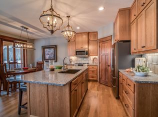 1687 Valley Quail Dr, River Falls, WI 54022