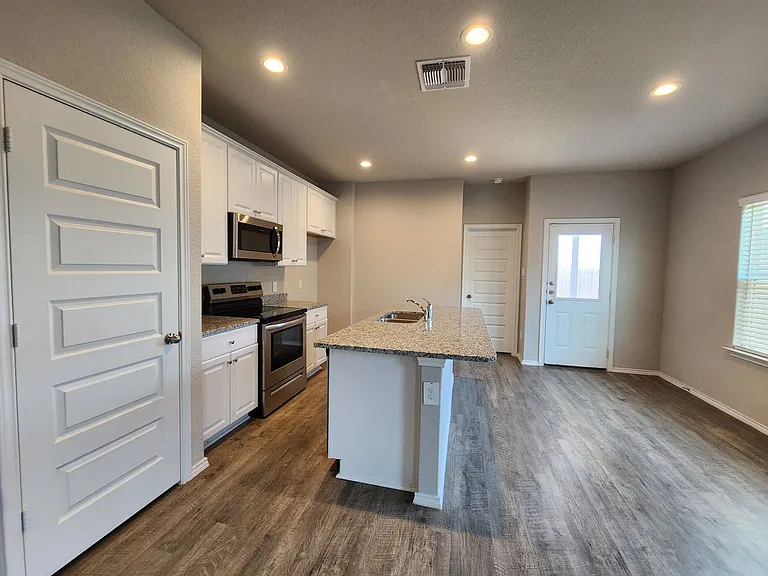 1137 Gracie Way — Photo 7
