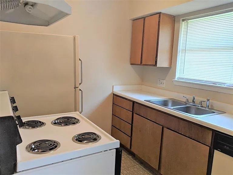 915 Alexander St #3 — Photo 6