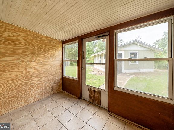 2nd image of 5904 Cloverleaf Dr