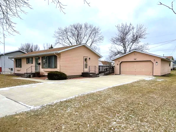 529 Sunrise Ave, Paynesville, MN 56362