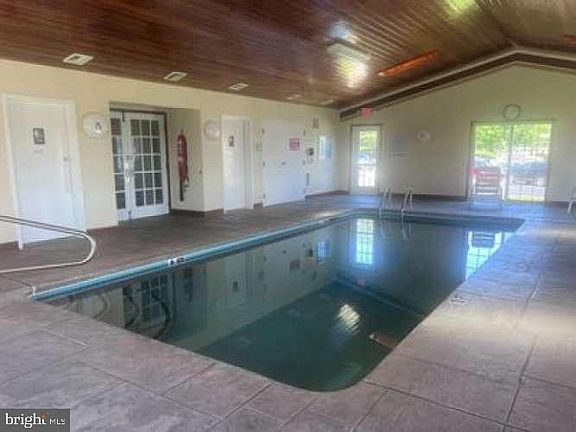 3rd image of 541 Brandon Rd