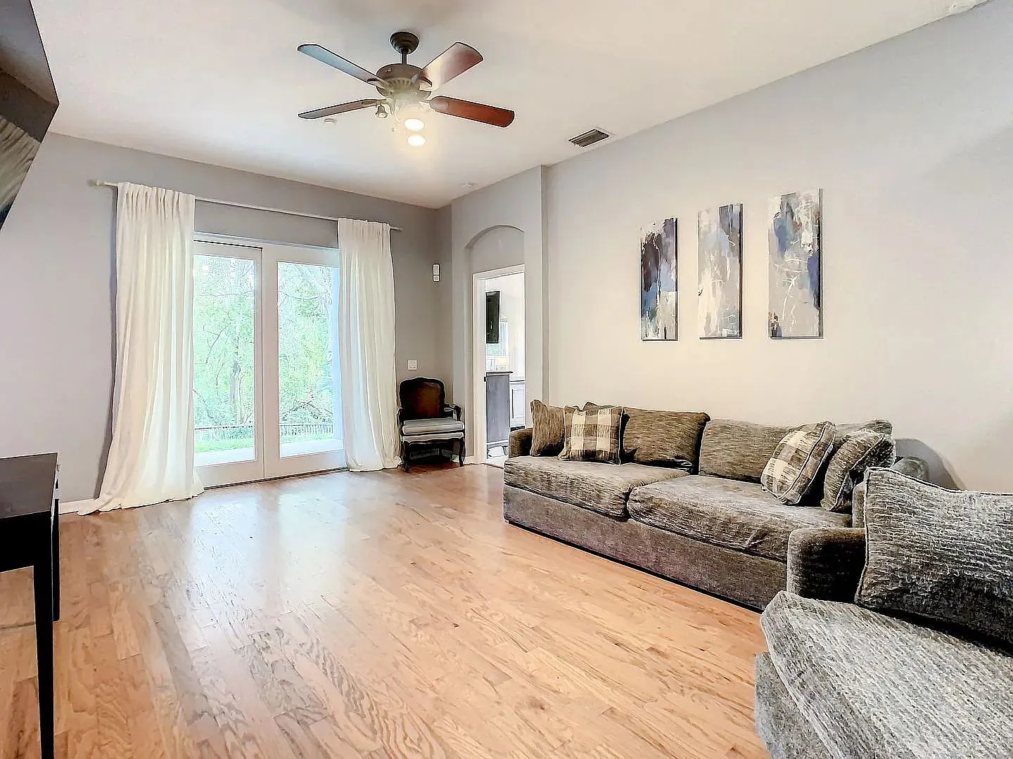 4 bed, 2.0 bath, 1857 sqft, $2,395 — Photo 3