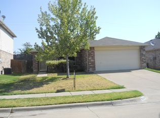 5320 New Castleton Ln, Fort Worth, TX 76135