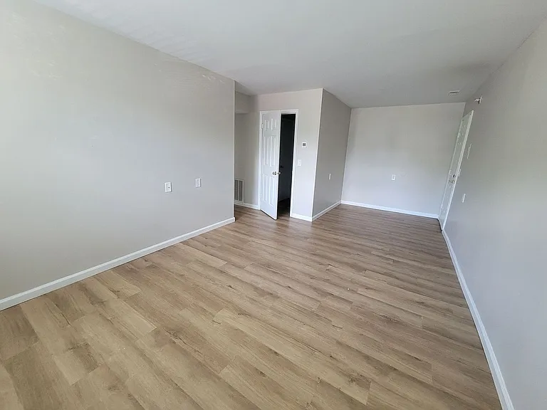 Country Gardens Apartments — Photo 33