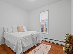 1609 4th St NE, Minneapolis, MN