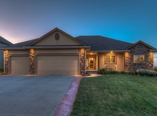 7506 Legacy St, Papillion, NE 68046