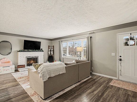 4th image of 661 Meadow Ln