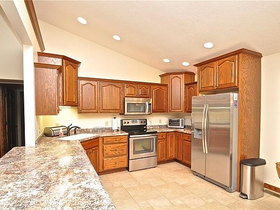 5th image of 109 Meadowridge Dr