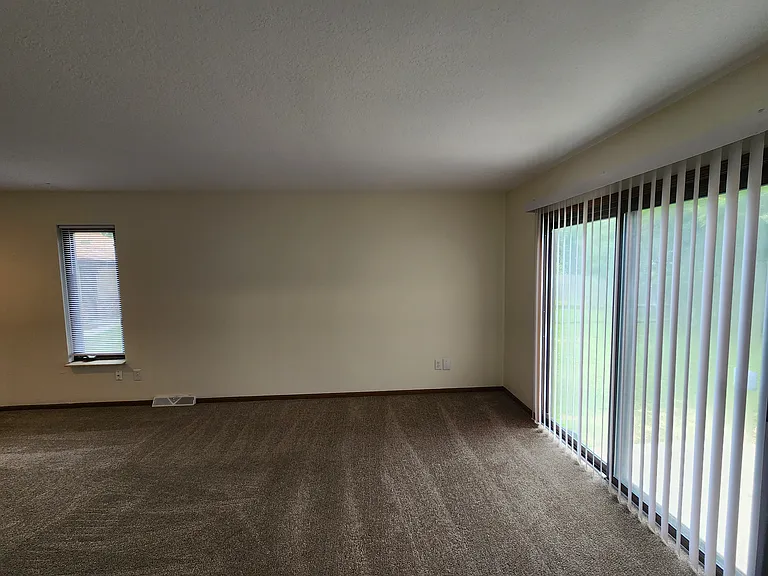 1146 Country Creek Ln — Photo 4