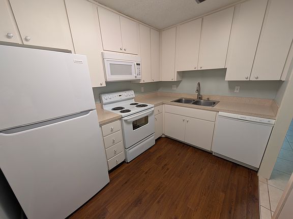 4th image of 2700 Bayshore Blvd APT 1111
