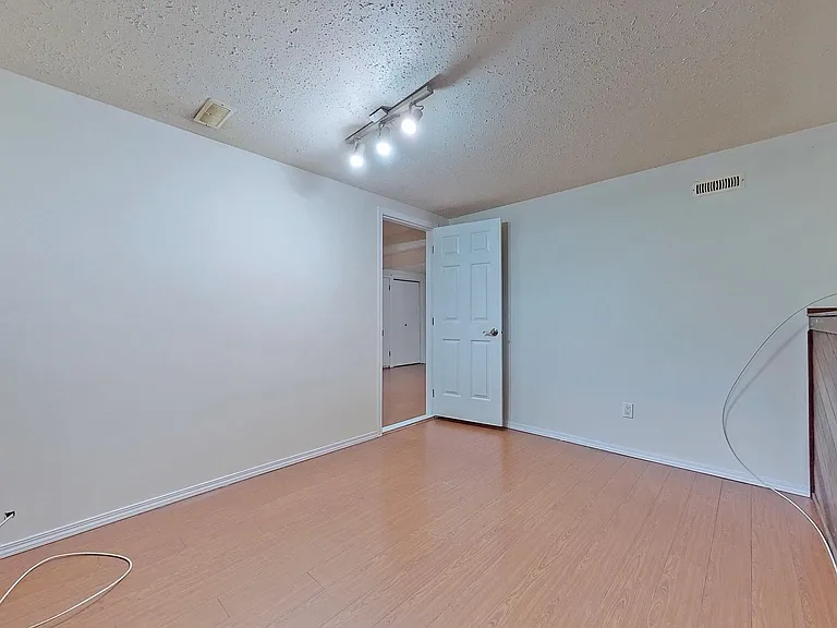 768 Como Lake Ave — Photo 9