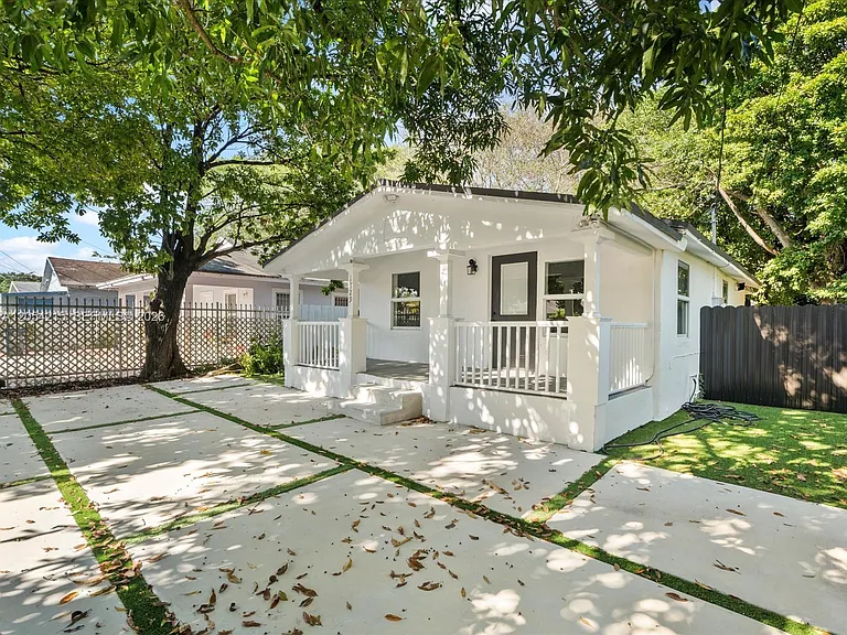 1829 NW 62nd Ter — Photo 3