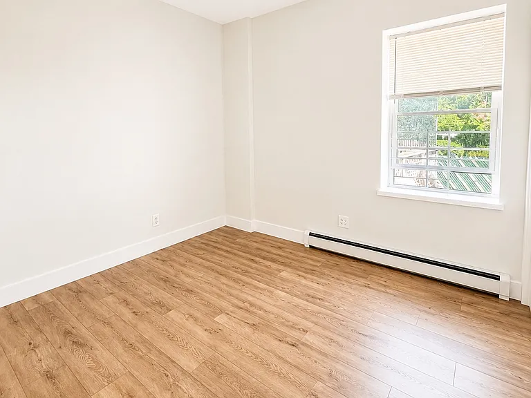931 Van Duzer St #1 — Photo 4