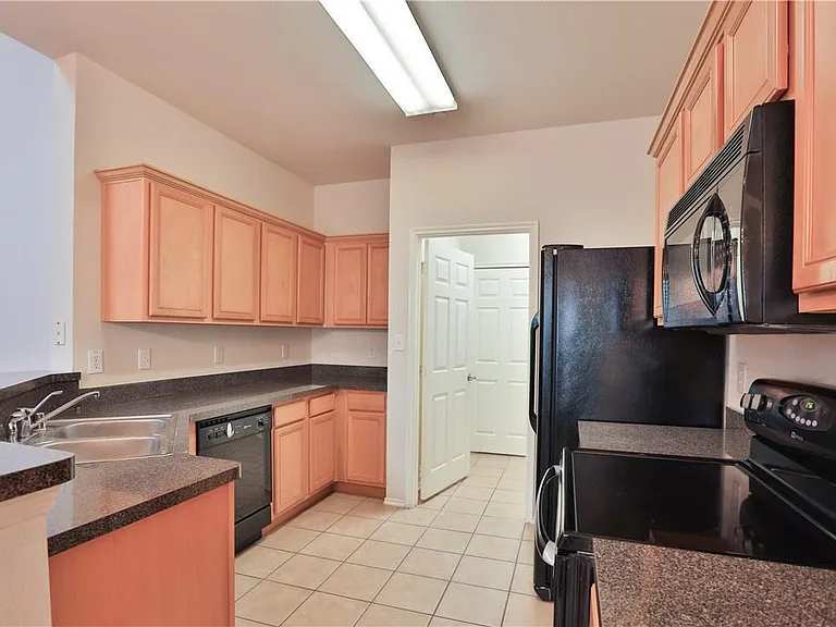 8505 Forest Highlands Dr — Photo 7