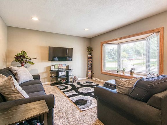 5th image of 5089 Creekview Dr SE