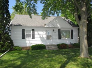 2596 Tulip Ln, Green Bay, WI 54313