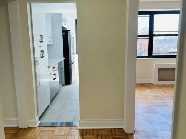 3103 Fairfield Avenue image 1 of 17