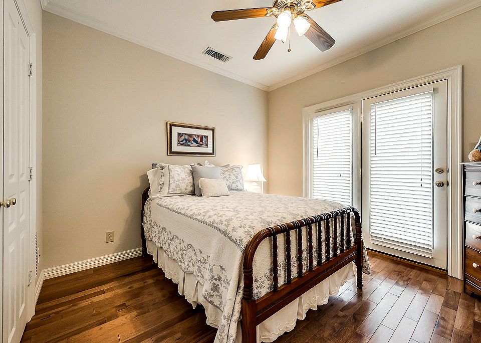 Front bedroom with balcony