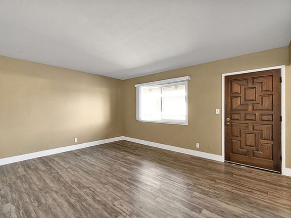 5th image of 2104 Royal Dr APT 15