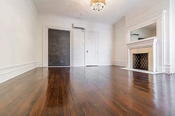 Rented by Dixon Advisory USA Inc. | media 62