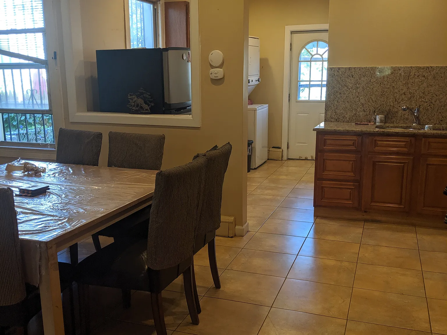 7 bed, 2500 sqft, $6,500 — Photo 1