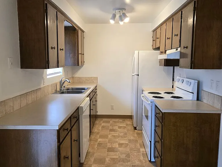 4645 Reimann St NE — Photo 5