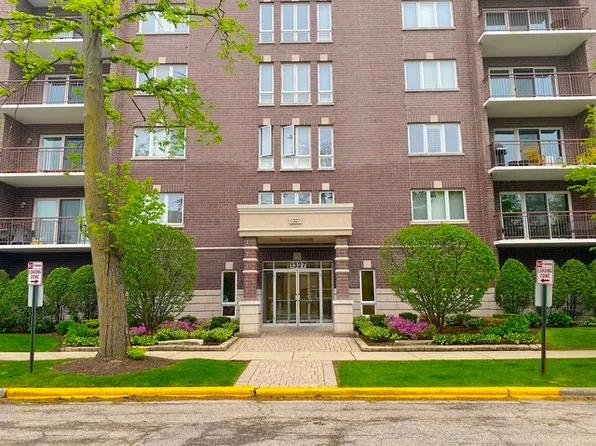 1327 Brown St Unit 401, Des Plaines, IL 60016
