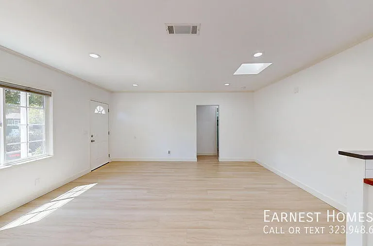 5844 Vesper Ave — Photo 4