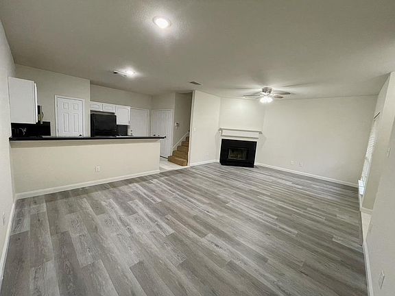 2nd image of 3623 Clubview Dr