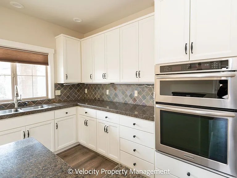 600 SW Otter Way — Photo 12