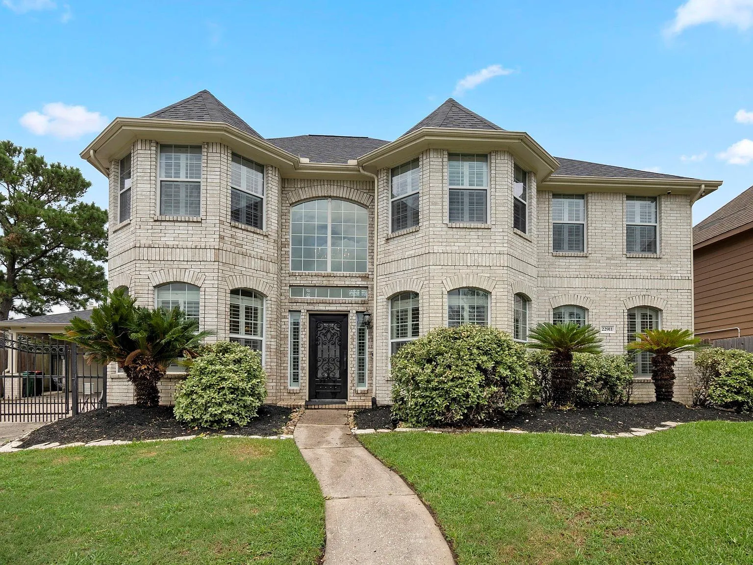 5 bed, 3.5 bath, 3281 sqft, $3,400 — Photo 1