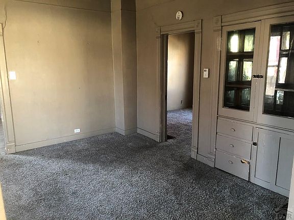 5th image of 1120 E 10th St
