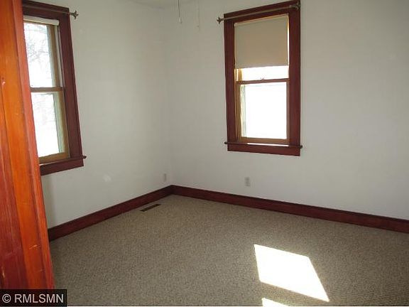 3rd image of 415 Boulevard Ave NE