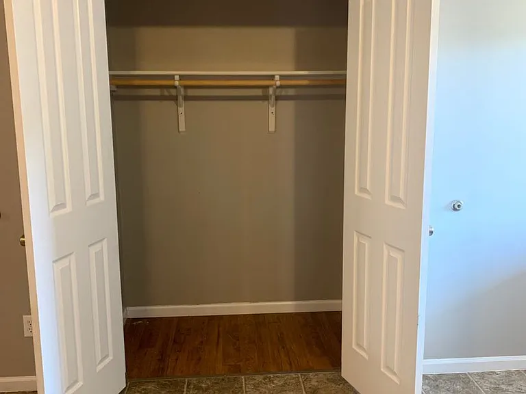 102 Fleetwood Dr — Photo 8