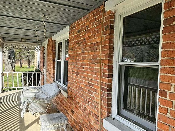 4th image of 32 1st Ave