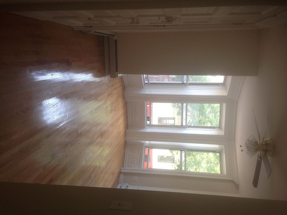 1st image of 704 Park Pl