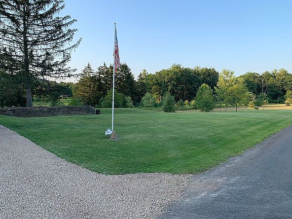 Acreage to the right