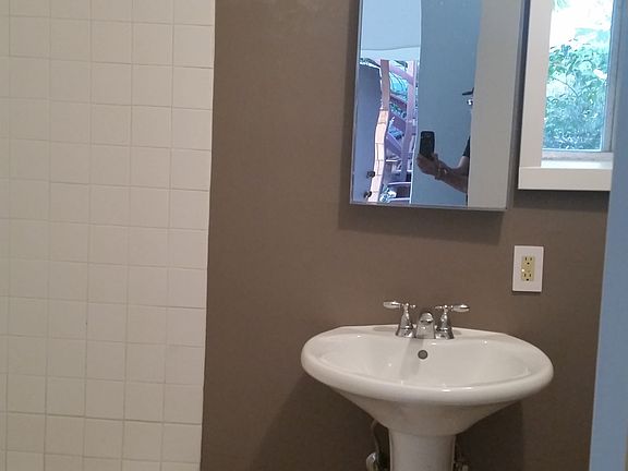 5th image of 1811 Mar West St