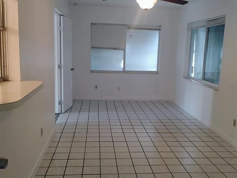 508 E Jasmine Rd — Photo 3