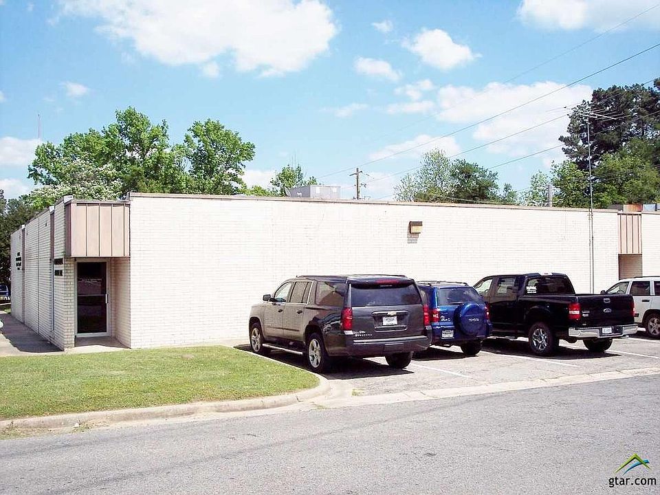 2nd image of 203 W 20th St