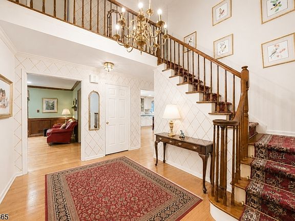 5th image of 16 Beech Ct