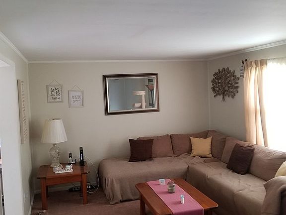 2nd image of 216 Oakridge Dr