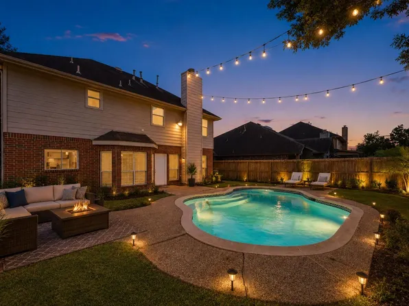 12206 Meadow Park Ct, Meadows Place, TX 77477