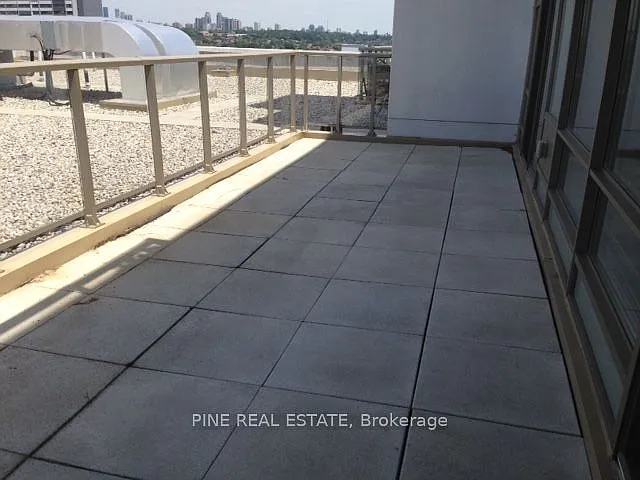 812 Lansdowne Ave #1212 — Photo 14
