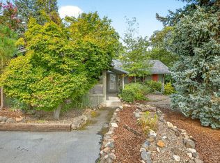 767 Twin Pines Cir, Ashland, OR 97520