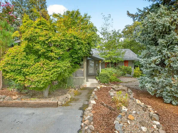 767 Twin Pines Cir, Ashland, OR 97520