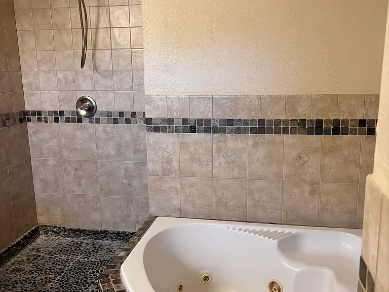 413 E Ellis Dr — Photo 3
